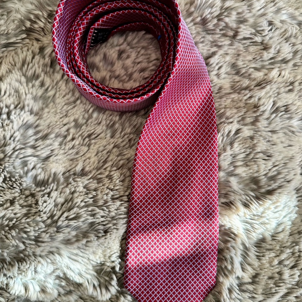 Red Geometric Pattern Tie